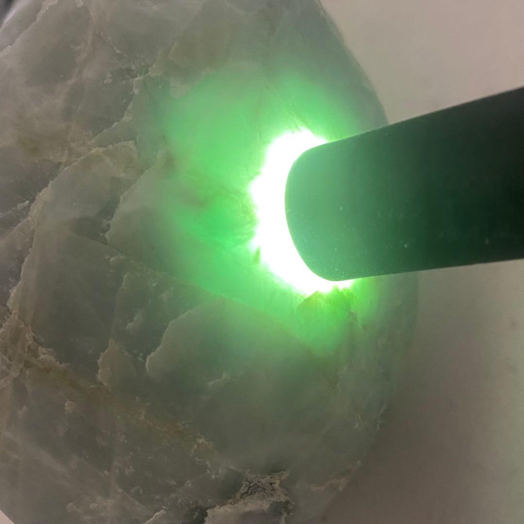 糸魚川翡翠 上質 白緑 小滝圧砕 1053g - メルカリ