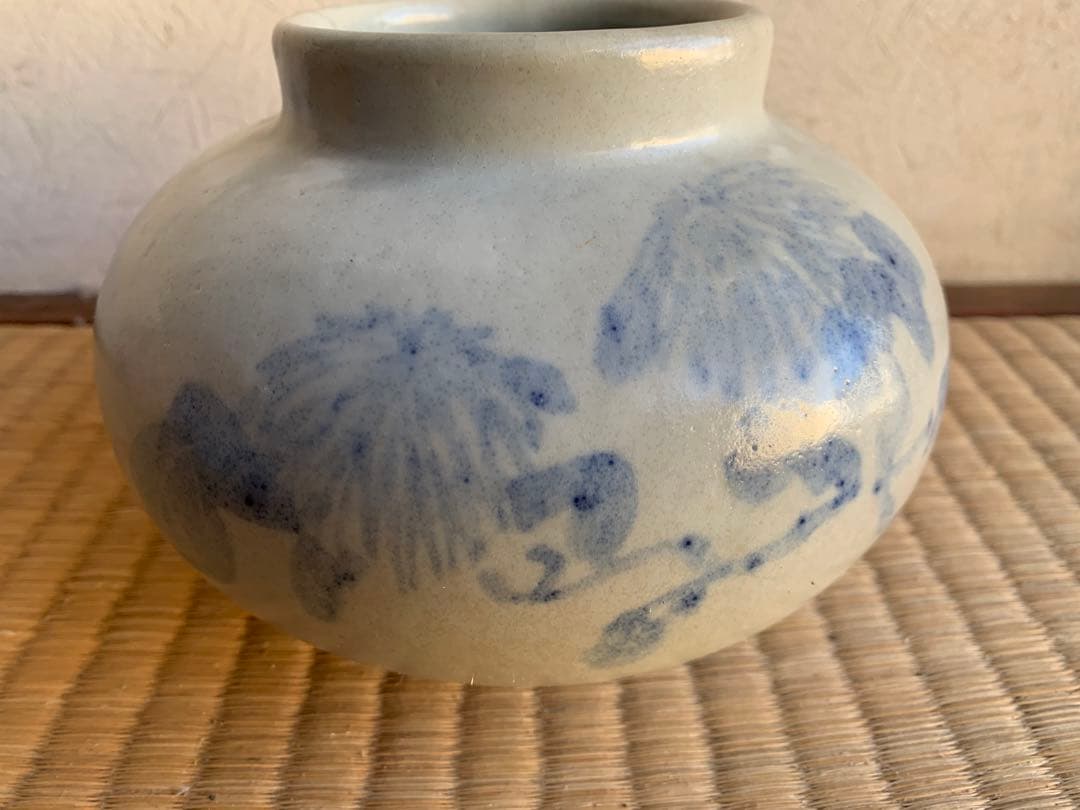 古伊万里或いは李朝染付壺 江戸時代 古伊万里 白磁染付草文油壺（1603–1867 CE） | 入蘆花