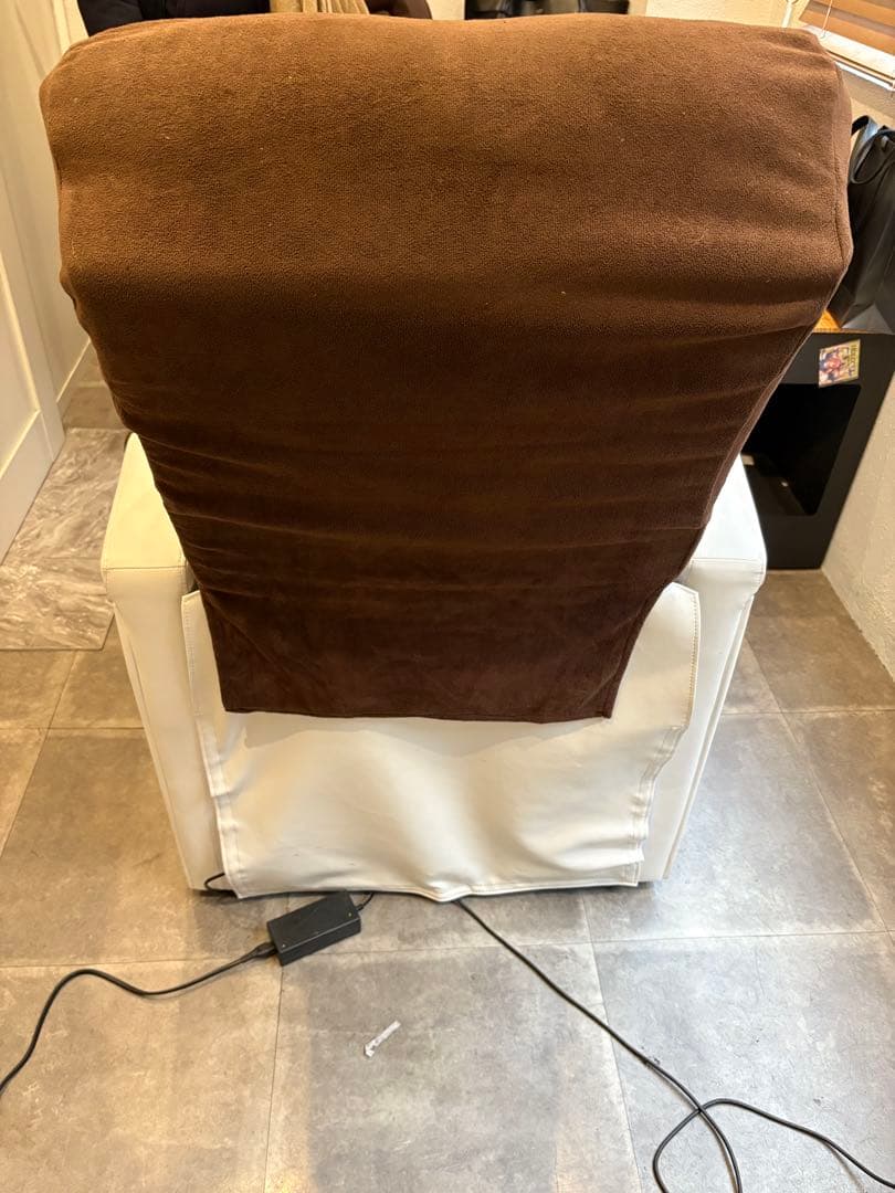 電動施術チェア SISTA-シスタ-ホワイト 【取引成立商品】