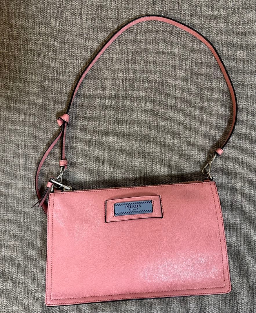 PRADA ピンク レザー ポーチ ストラップ付き - メルカリ