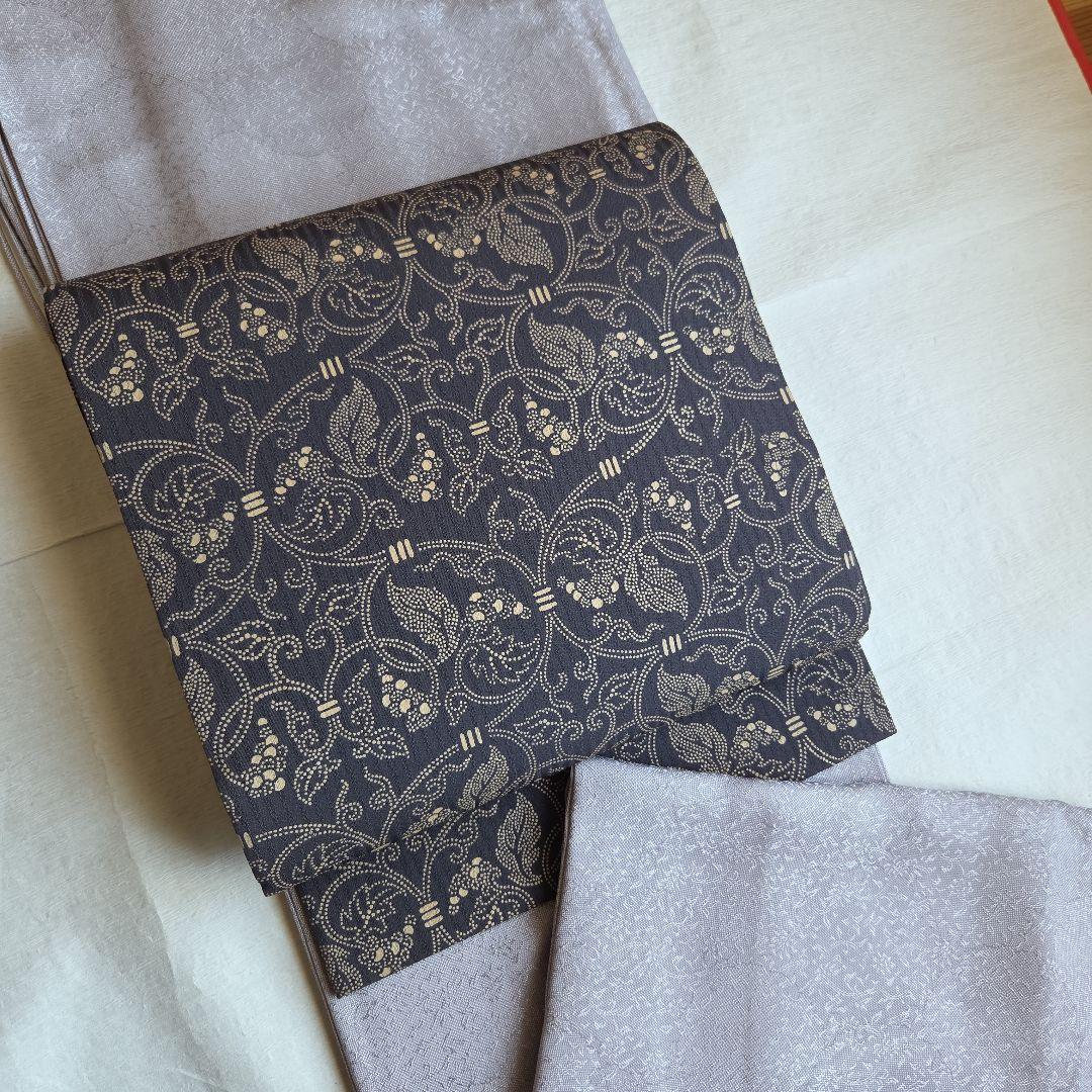 作家物 品のあるシルバーグレー 地紋が美しい雪輪柄の江戸小紋 - メルカリ