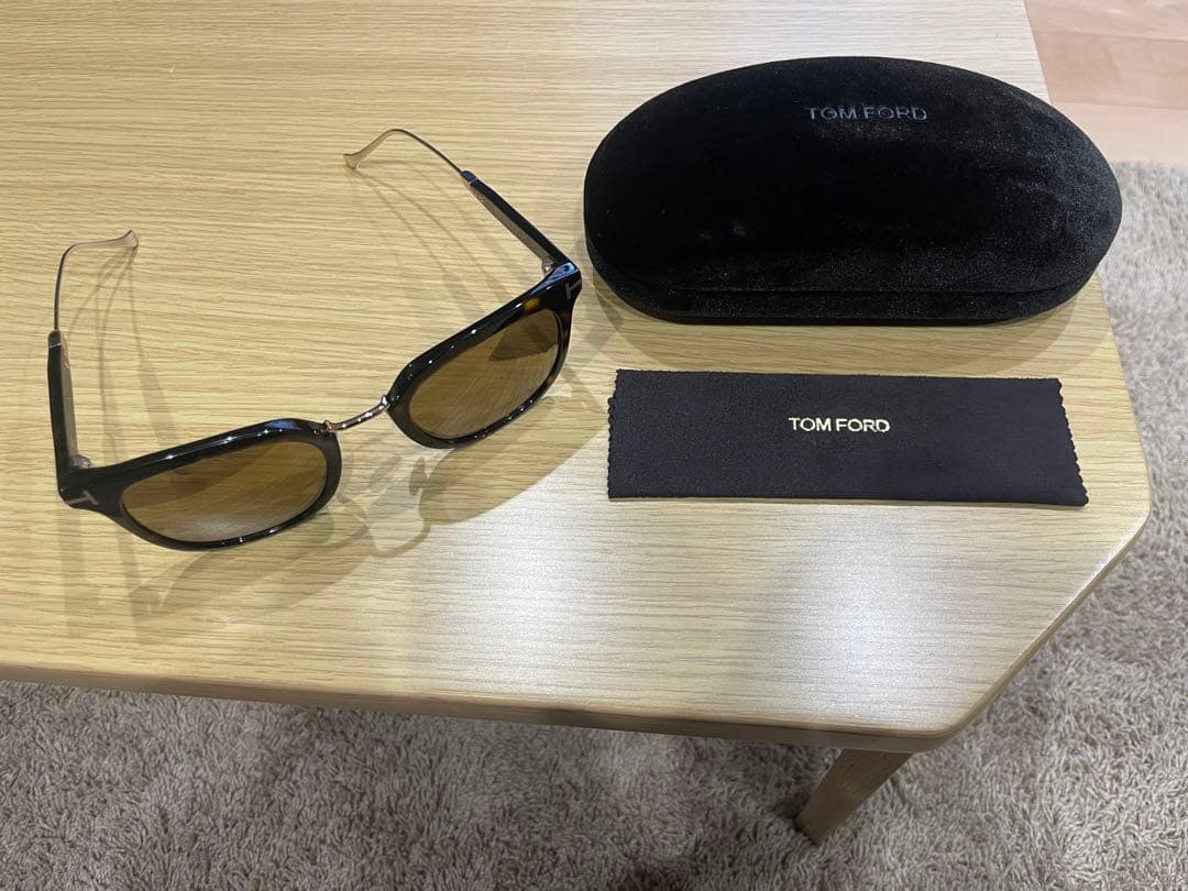 【美品】TOM FORDサングラス　破格‼️ TOM FORD FT0975K 01A ブラック 52(01A ブラック 52): サングラス