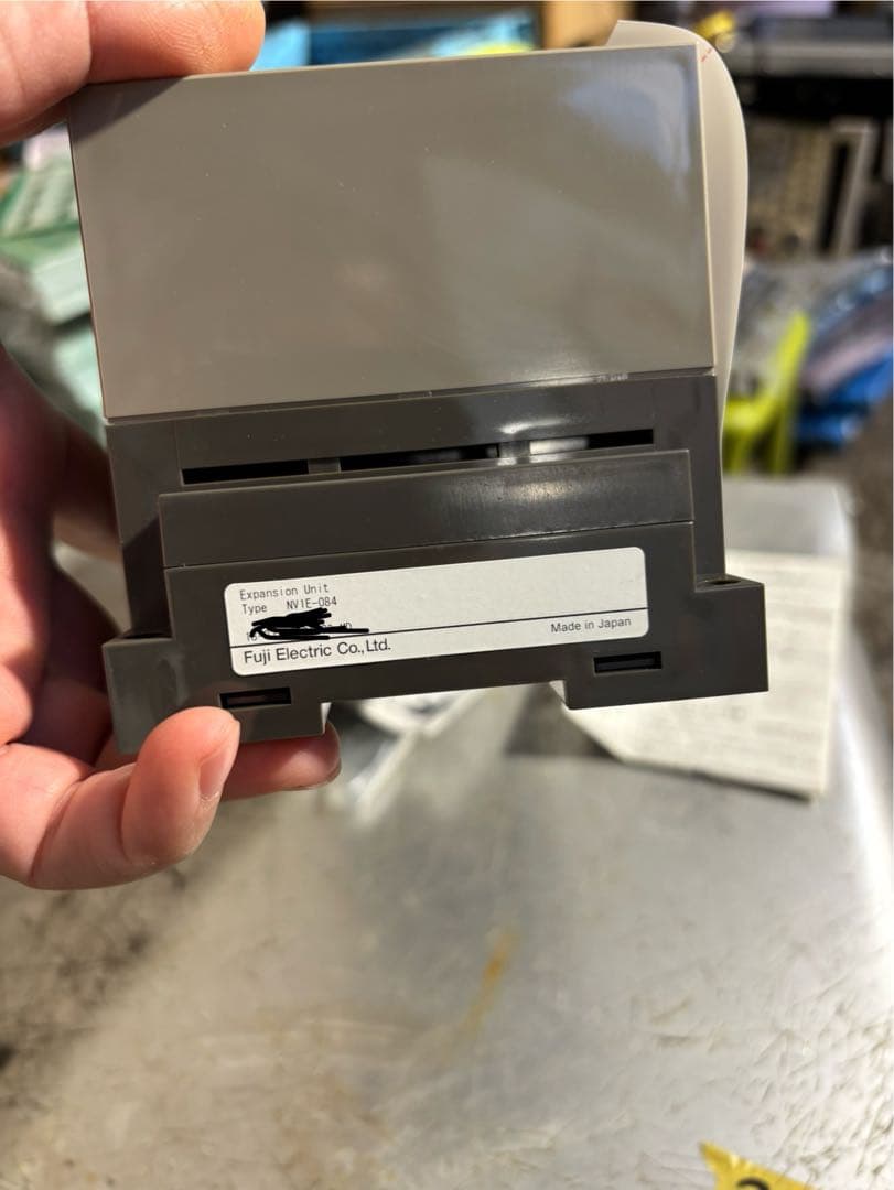 富士電機プログラマブルコントローラ NV1E-084。新品同様未使用。動作