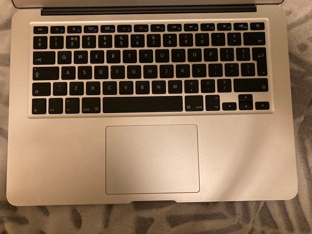 ジャンク MacBook Air モデル番号A1466(2012年) - メルカリ