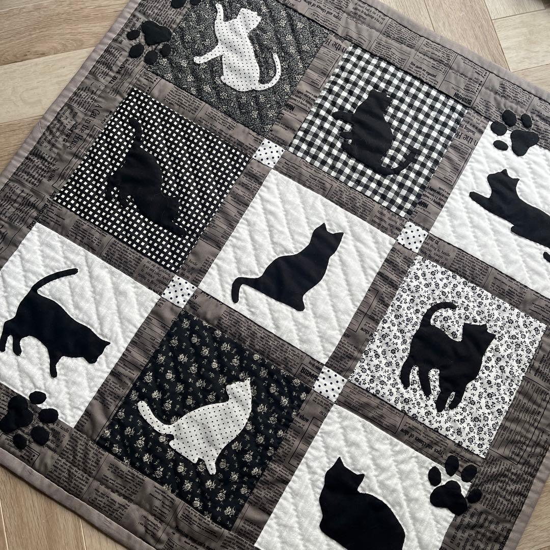 パッチワークタペストリー 猫ちゃん モノトーンのキルト - メルカリ