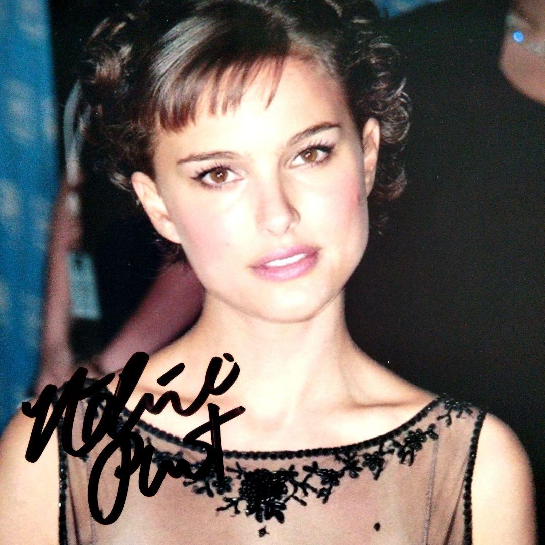 ナタリー・ポートマン直筆サイン入り2Lサイズ写真…ブラック・スワン