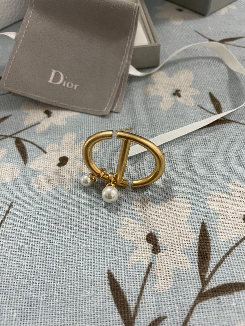 ゴールド/かなり綺麗ディオール ブローチ DIOR CD パール - メルカリ