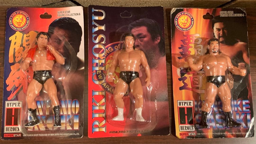 アントニオ猪木、グレートムタ3体、蝶野、佐々木、橋本、長州、天山 計