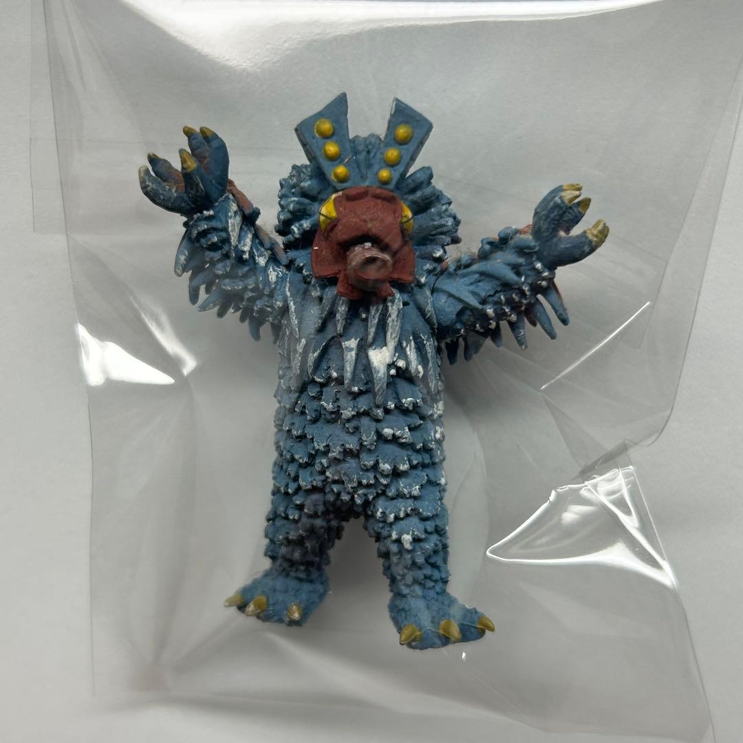 ウルトラ超獣名鑑 復活！ウルトラの父 スノーギラン - メルカリ