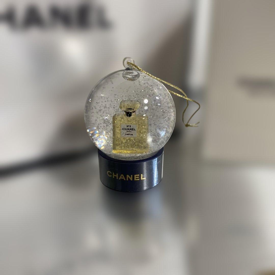 シャネル 2025ホリデー N°5 ミニチュア スノードーム - メルカリ