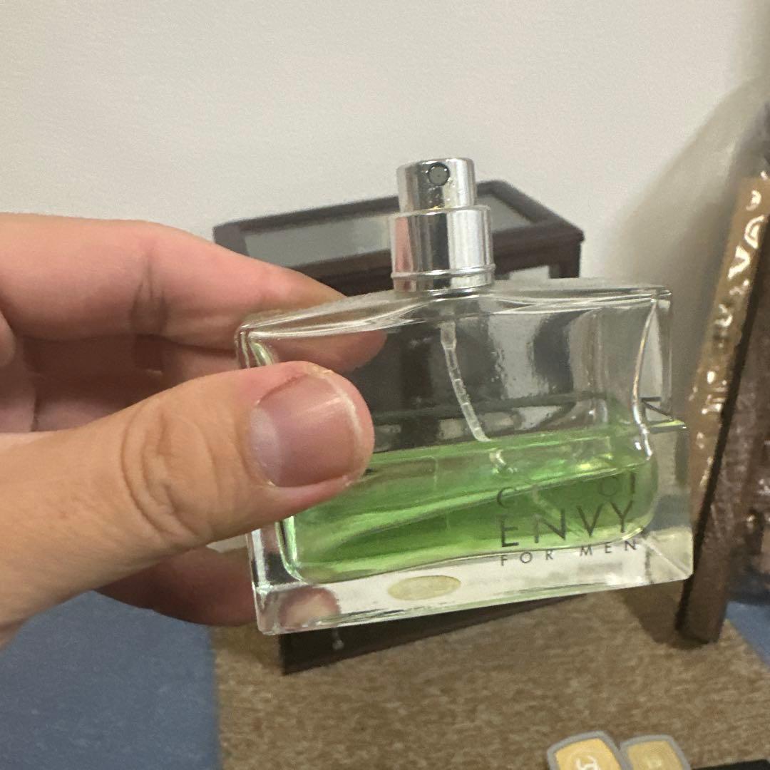 香水コレクションChanel, Versace, Givenchy di or