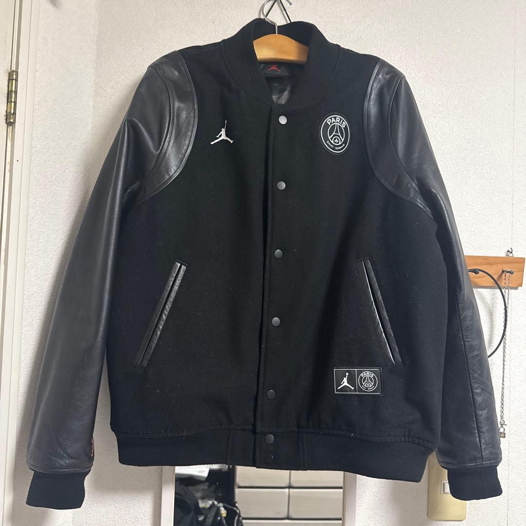 ナイキ ジョーダン× パリ・サンジェルマン バーシティジャケット スタジャン 人気話題コラボ！Nike Jordan x PSG Varsity Jacket Black (Nike