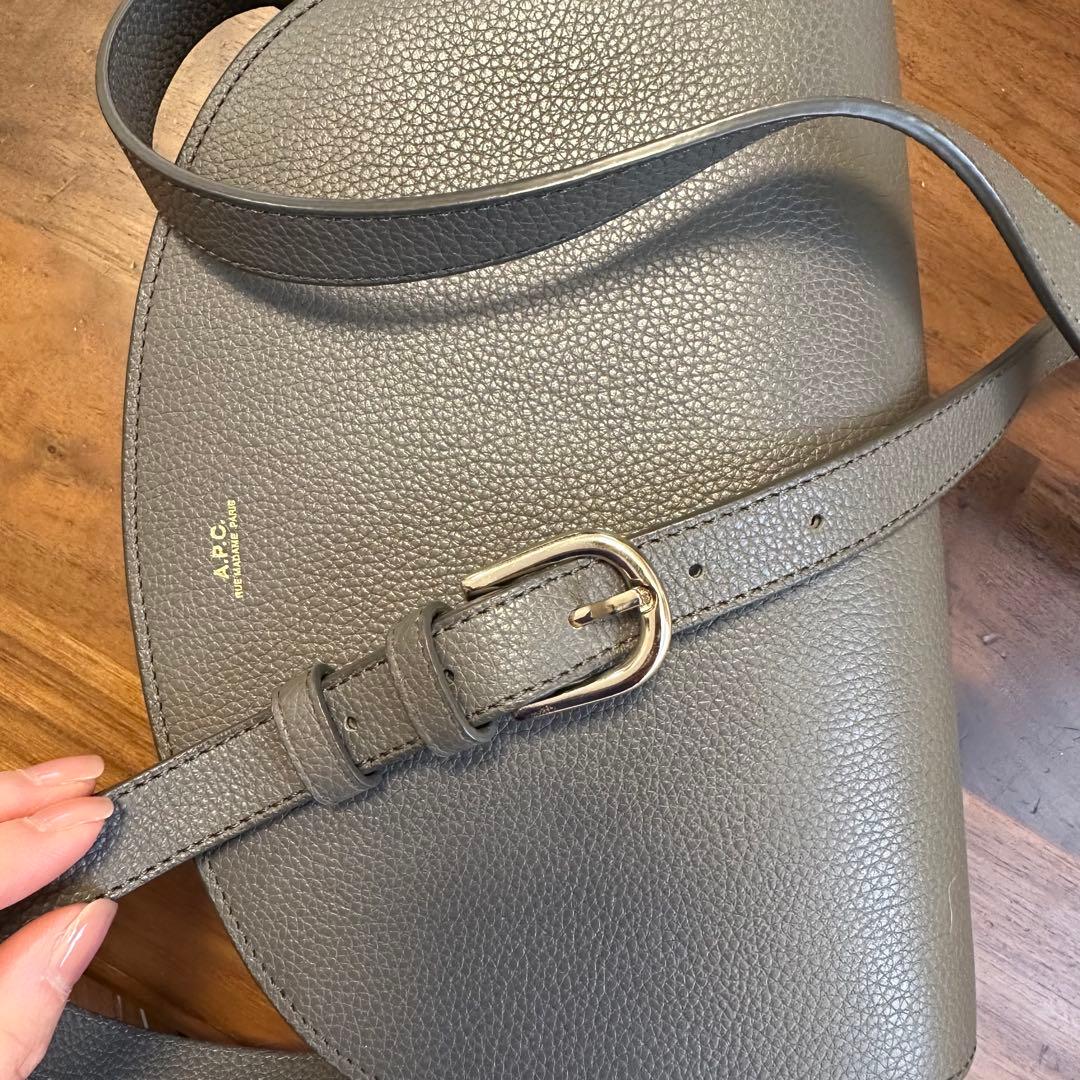 《美品》APC＊ハーフムーンバッグ(グレー)