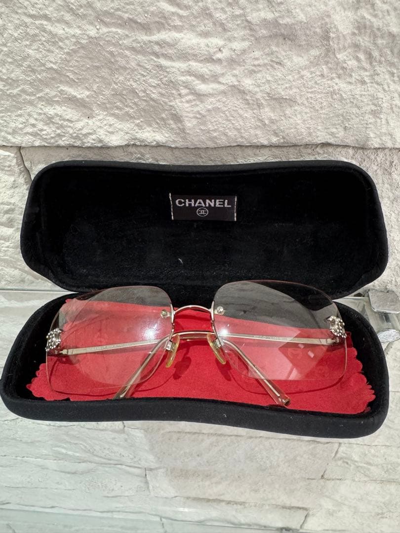 CHANEL シャネル ココマーク リムレス サングラス シルバー CHANEL（シャネル）ココマーク リムレスサングラス シルバー系 CCロゴ