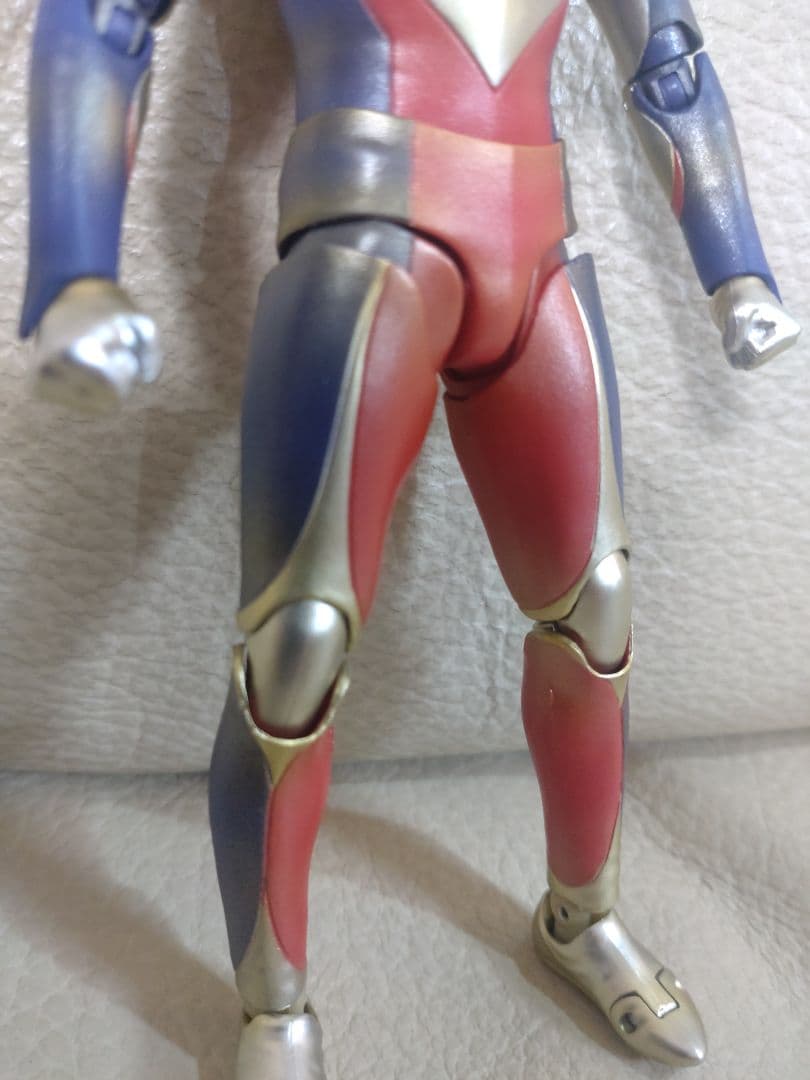 s.h.figures グリッターティガ 真骨彫 ウルトラマンティガ