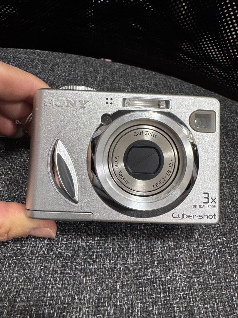 Sony Cyber-shot シルバー 3倍光学ズーム新品電池&メモリカード付 Amazon | SONY(ソニー) コンパクトデジタルカメラ Cyber-shot DSC-W830