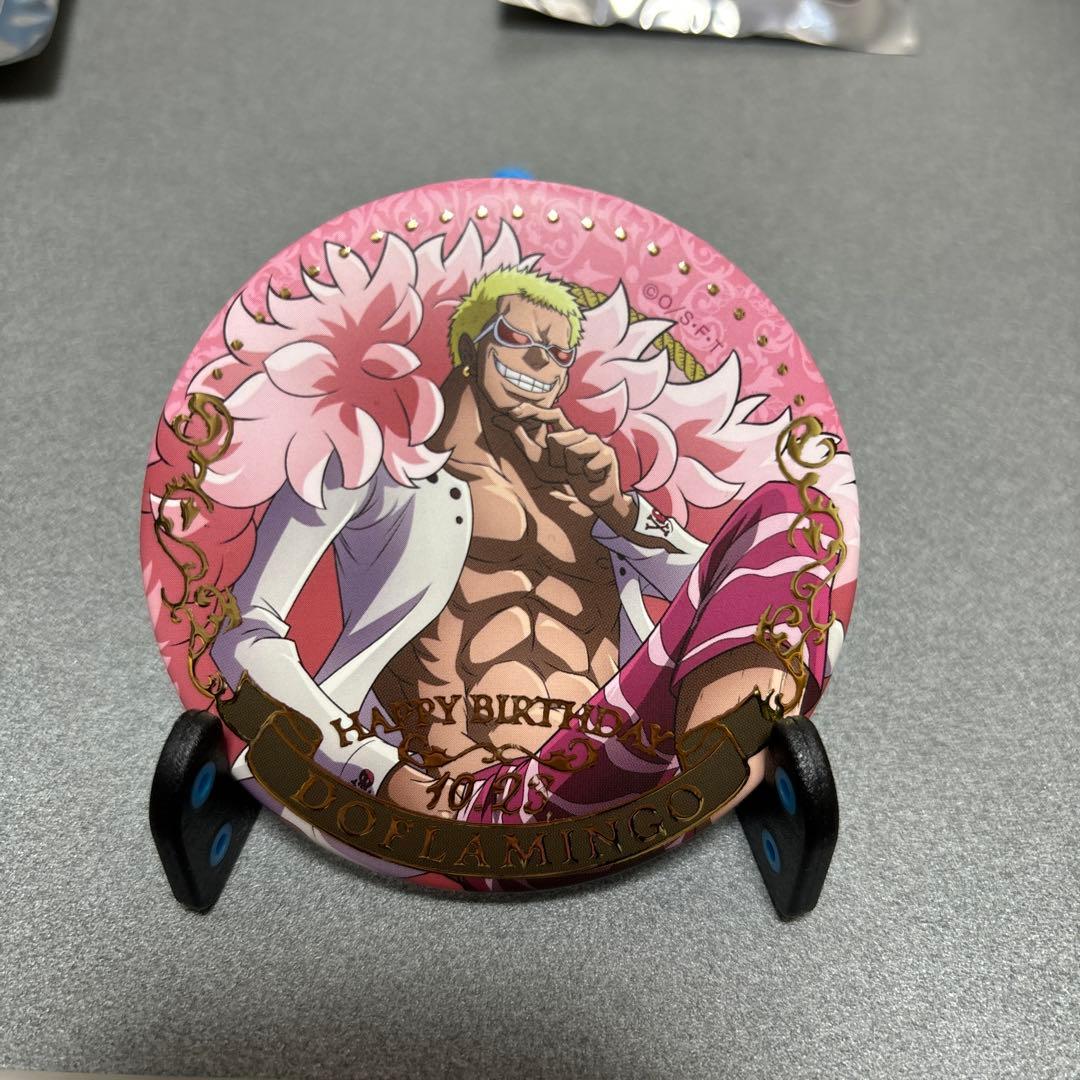 ワンピースバースデー缶バッジ ドンキホーテ・ドフラミンゴ - メルカリ