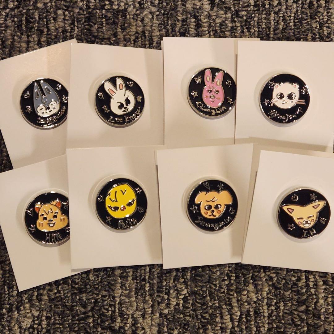 スキズ 展覧会 ランダムピンバッチ コンプリート 8種セット - メルカリ