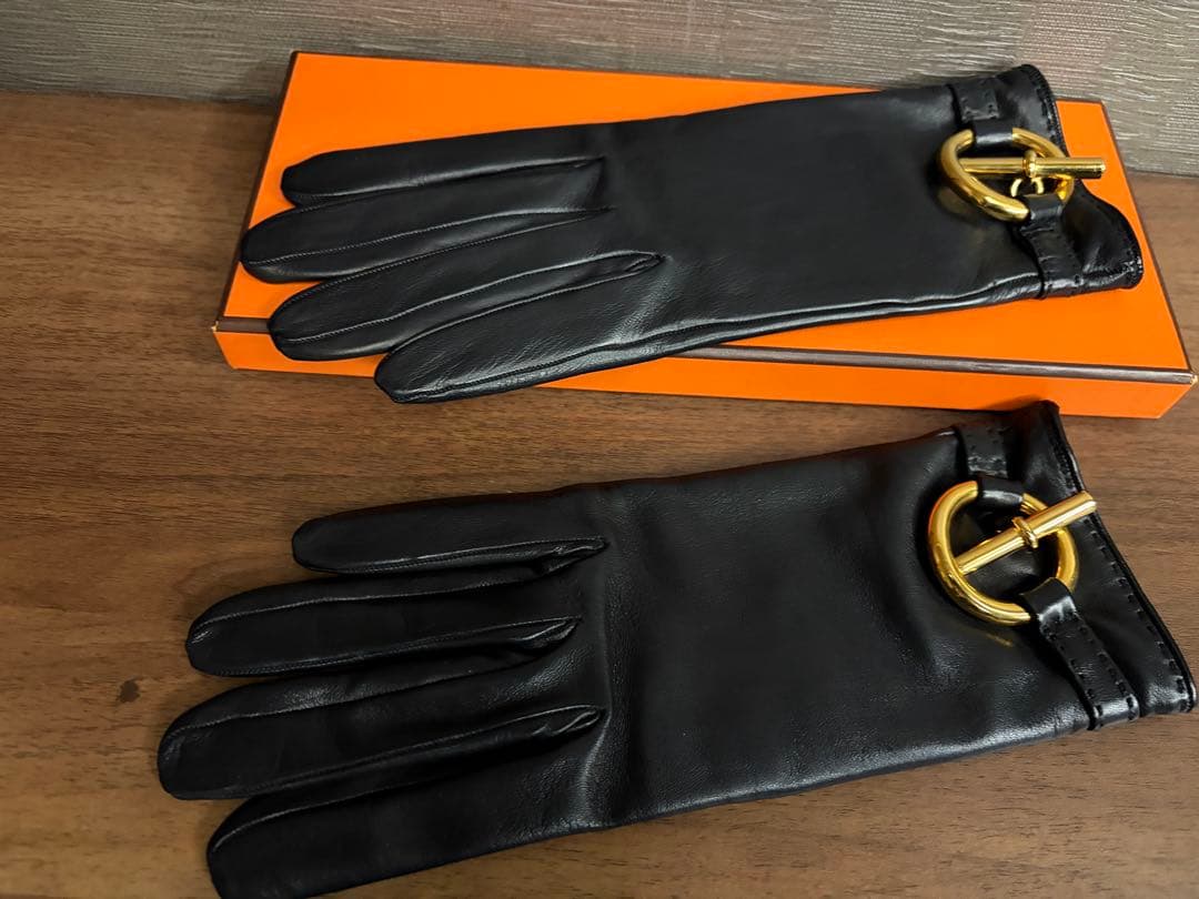 シュウ　HERMES ブラック レザー手袋 箱付き HERMES（エルメス） 【超美品】エルメス セリエ レザーグローブ 手袋