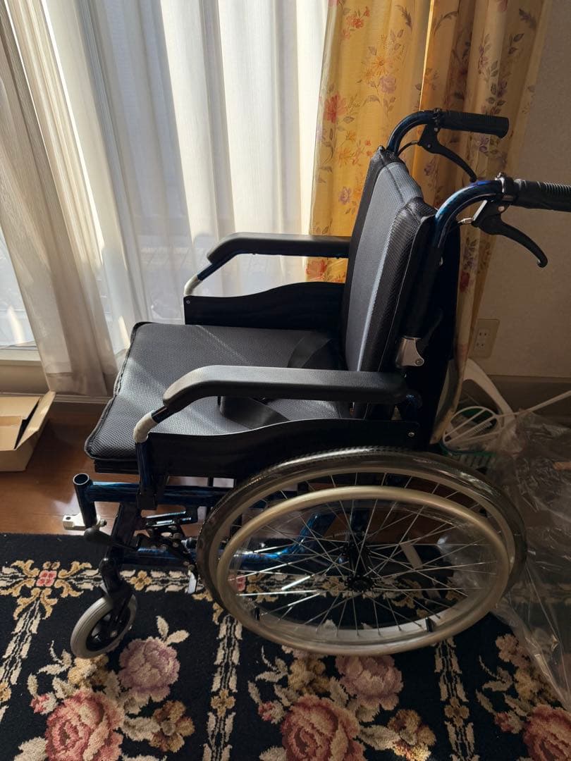 未使用　自走用　車椅子 背張調整　安全ベルト付き　引き取り限定 自走用車椅子SMK50 背折れ式・背張り調整・クッションシート