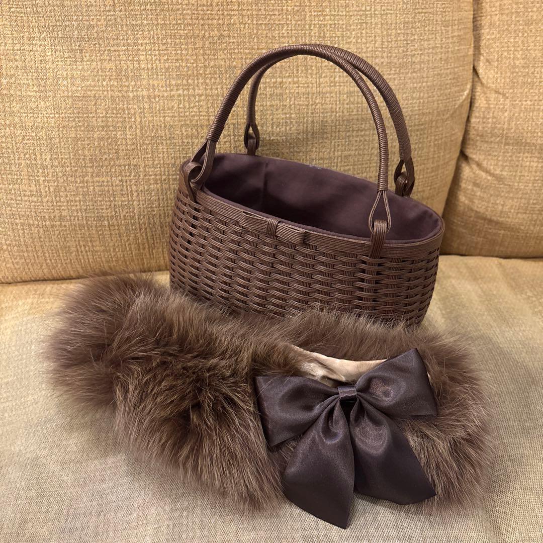 たかちゃん様専用クラフトバンドのファー付きかごバッグと椿の花