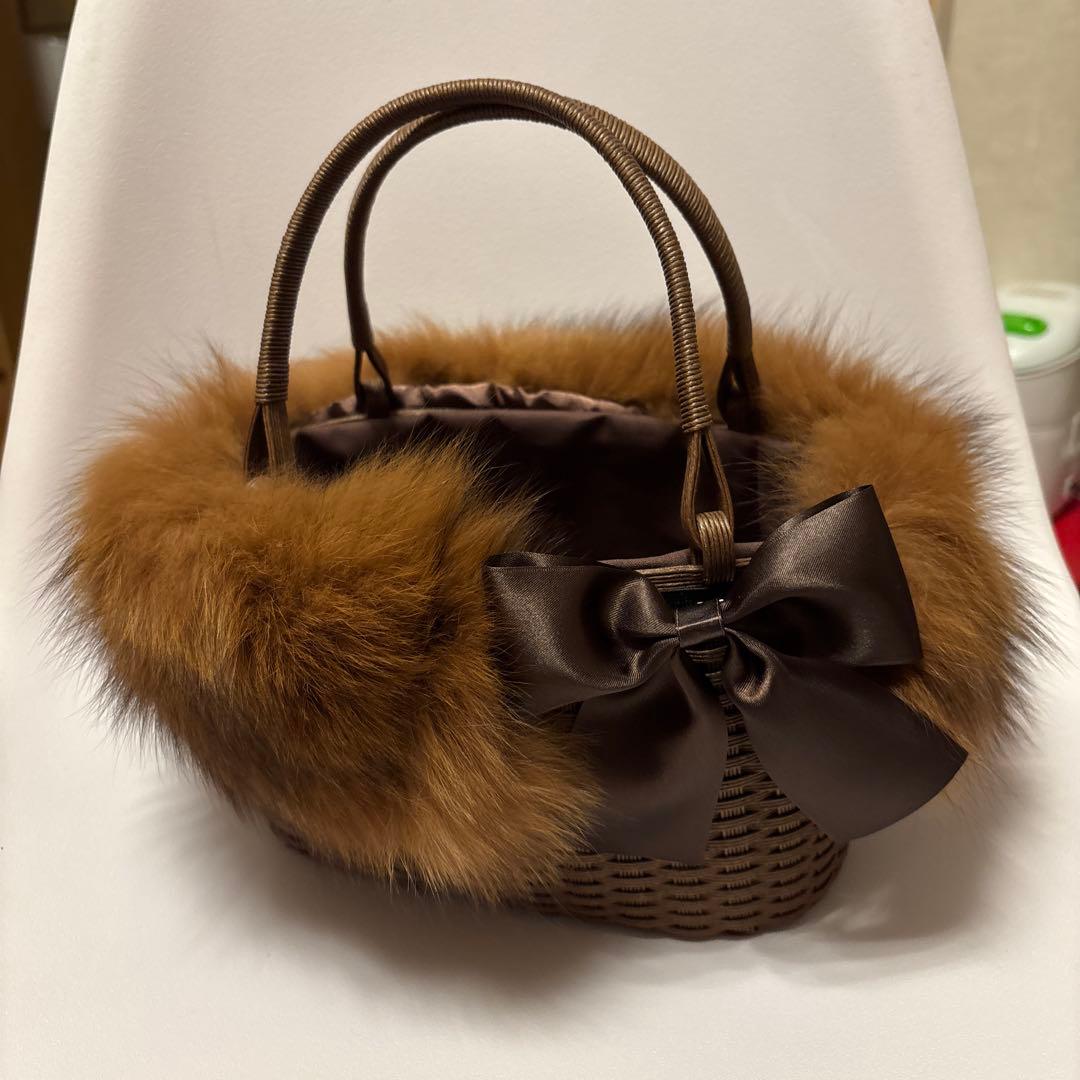 たかちゃん様専用クラフトバンドのファー付きかごバッグと椿の花