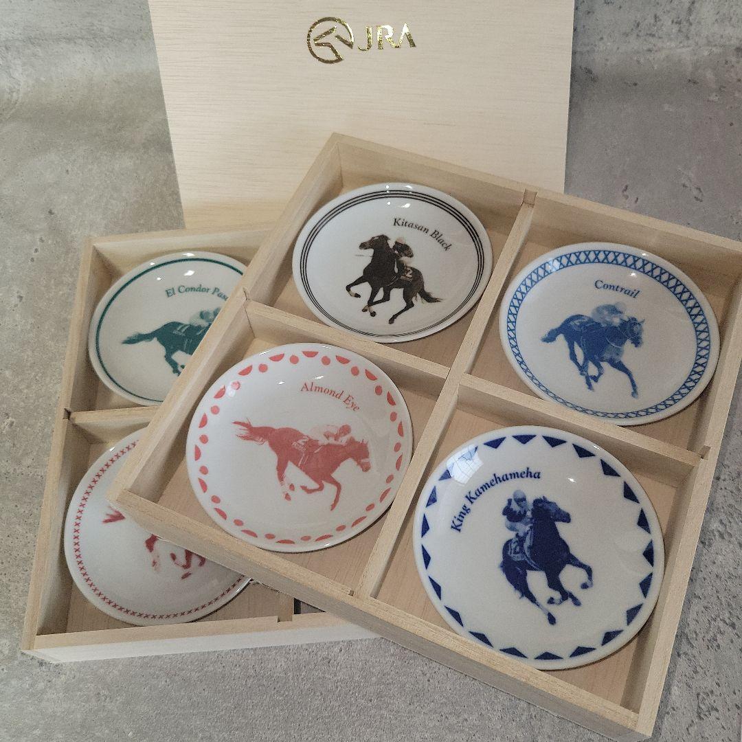 新品】JRA 顕彰馬デザイン 美濃焼 豆皿8枚セット JRA木箱入り - メルカリ