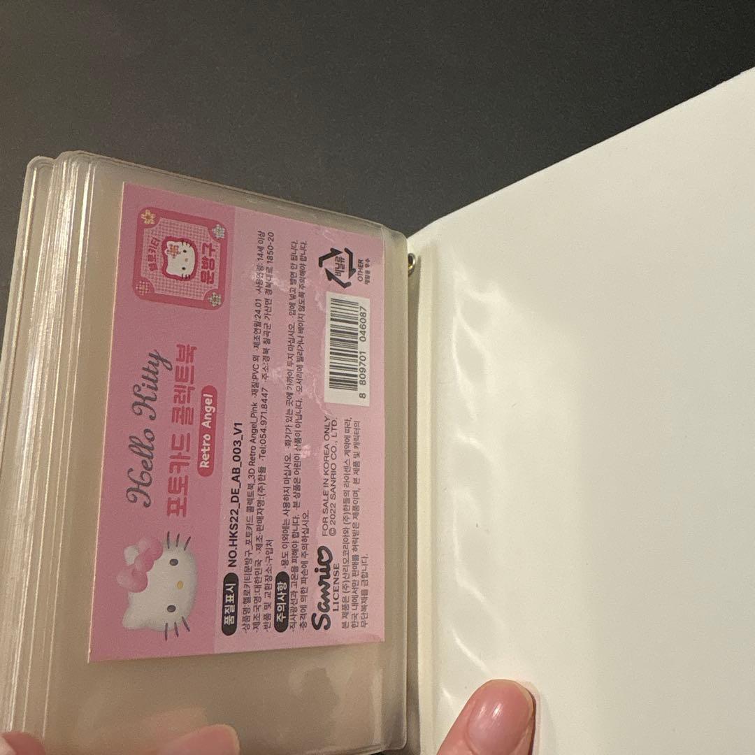 韓国限定！ハローキティ カードケース キーホルダーステッカー付き