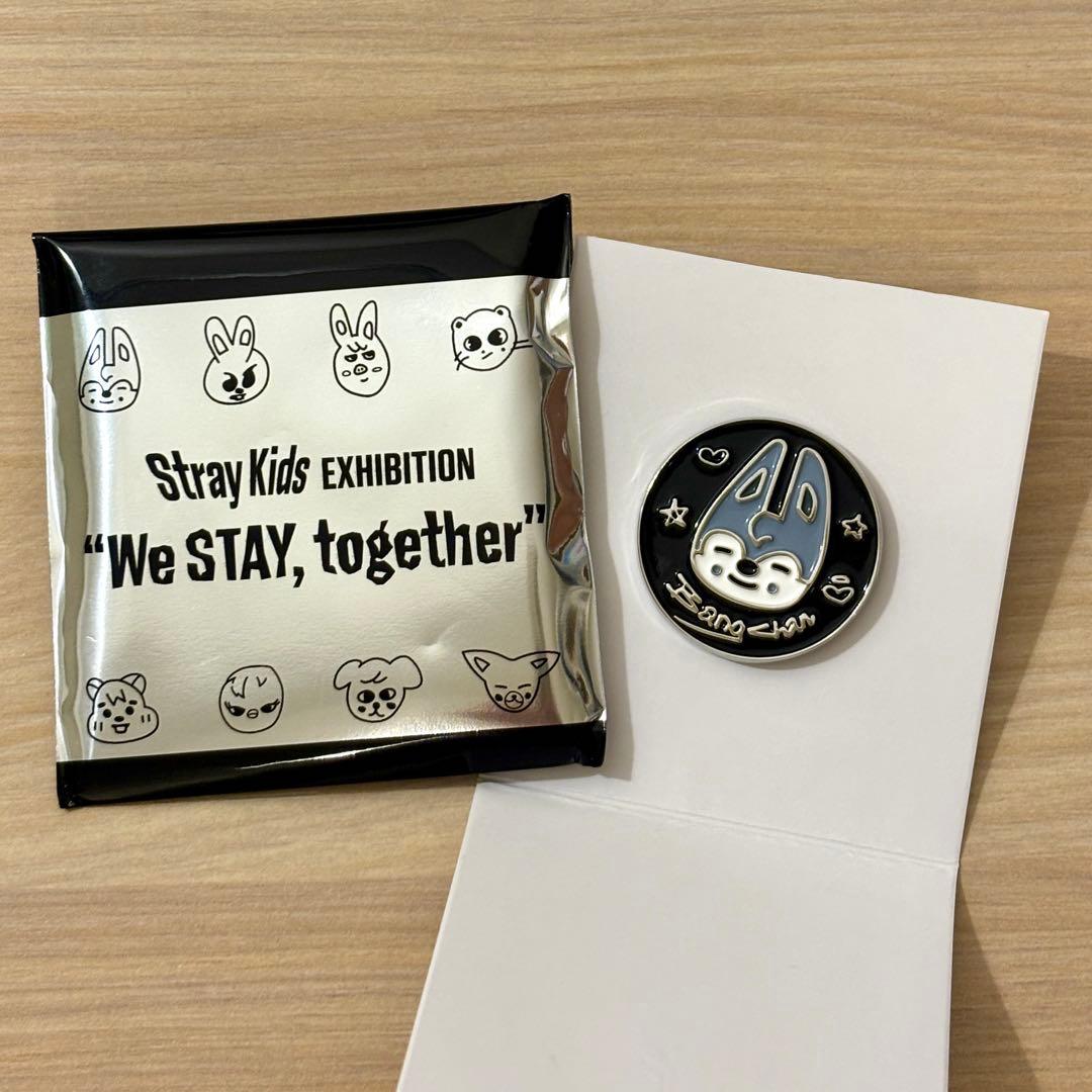 StrayKids Exhibition ランダムピンバッジ ウルフチャン - メルカリ