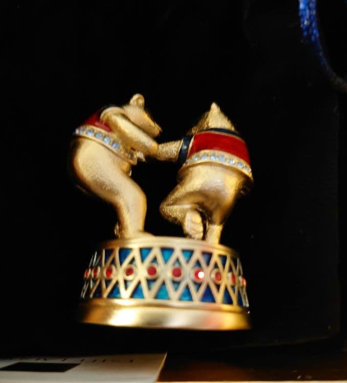 エスティーローダー ソリッドパフューム2008・ダンシングベア - メルカリ