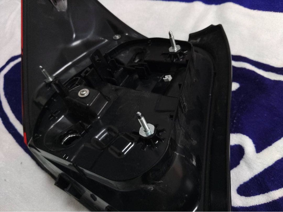 カローラ アクシオ WXB NZE161 右 テールライト - メルカリ