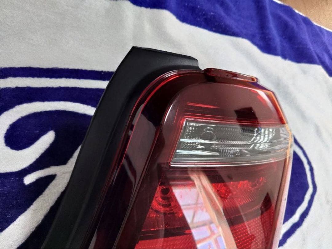 カローラ アクシオ WXB NZE161 右 テールライト - メルカリ