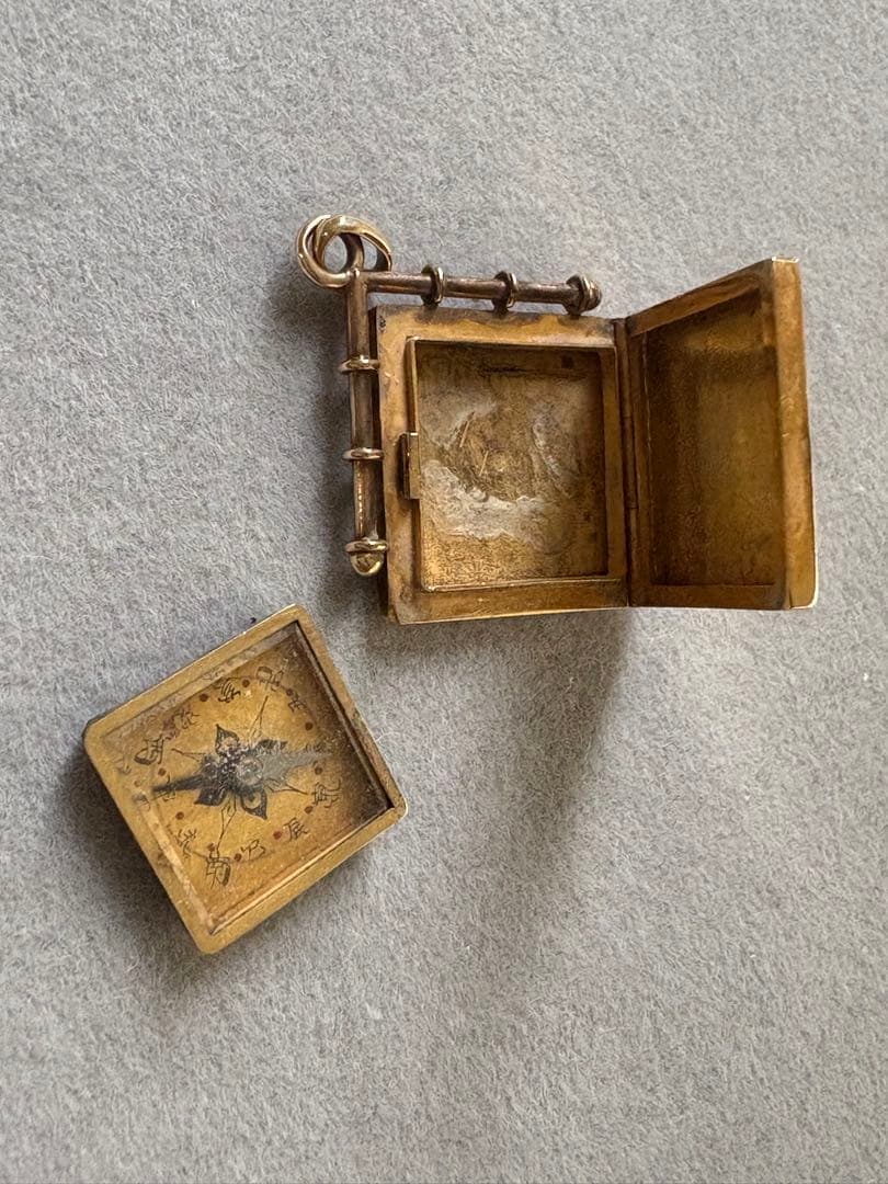 アンティーク ヴィンテージ K18陽刻 彫金 方位磁針 ロケット