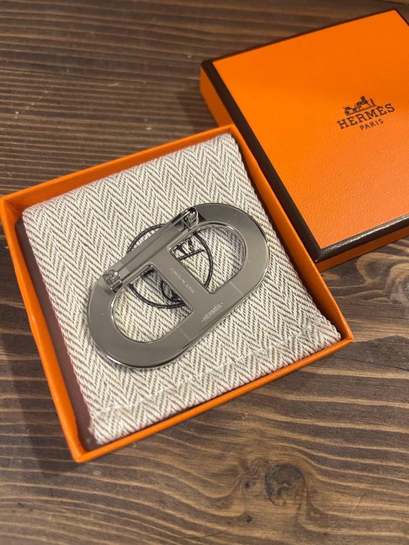 エルメス　ブローチ　《シェーヌダンクル》