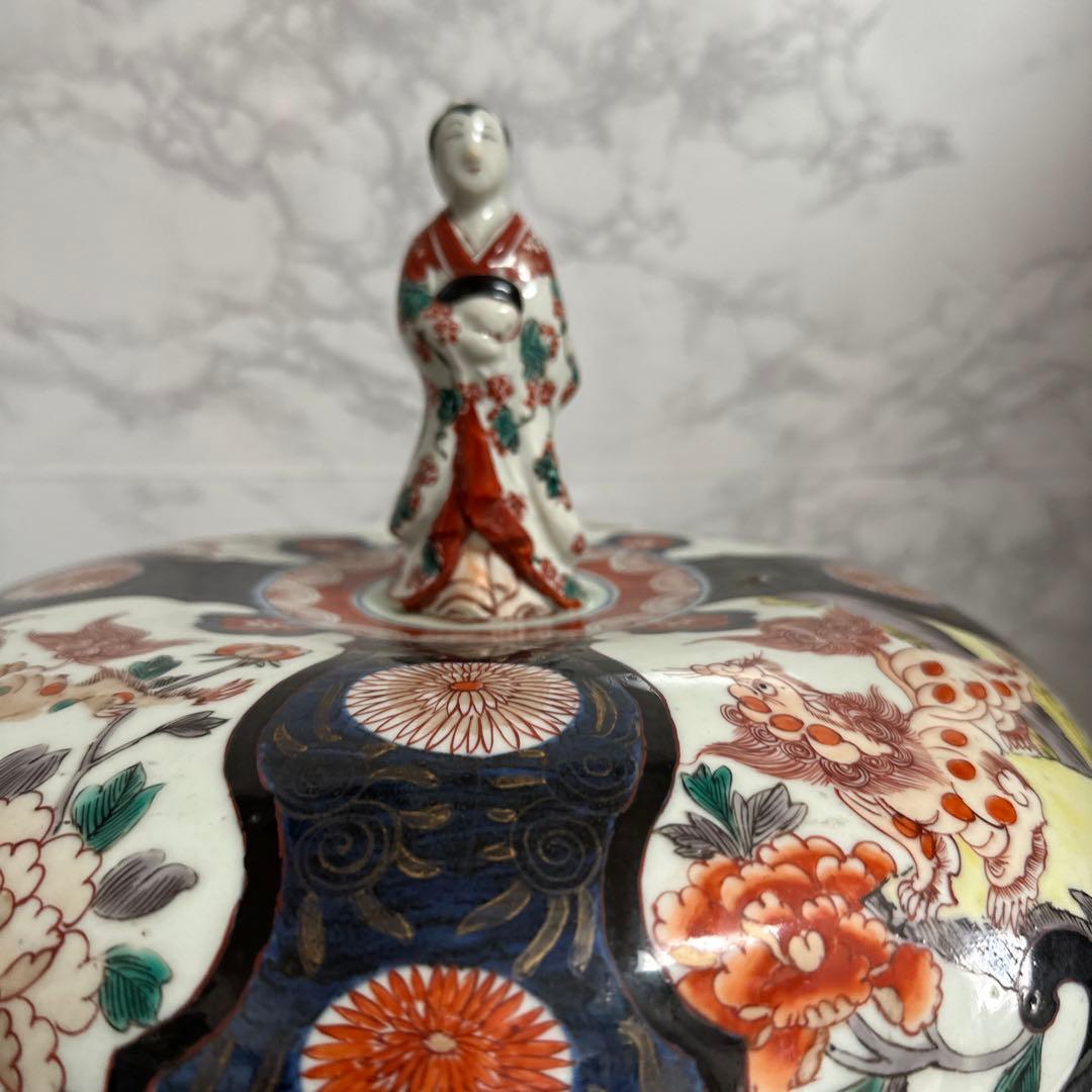 古伊万里、柿右衛門様式、特大女人蓋物、唐獅子、草加紋。 特製、桐箱。