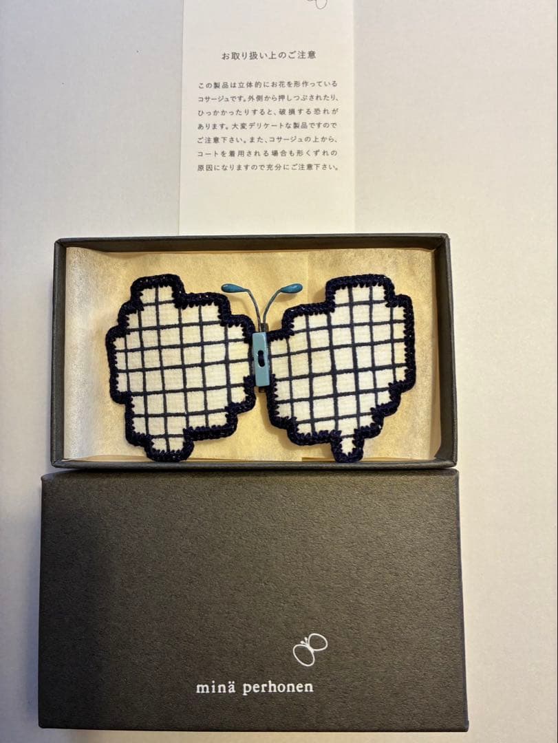 minä perhonen 蝶の形状ブローチ ホワイト mina perhonen（ミナペルホネン） *choucho ブローチ*ホワイトゴールド