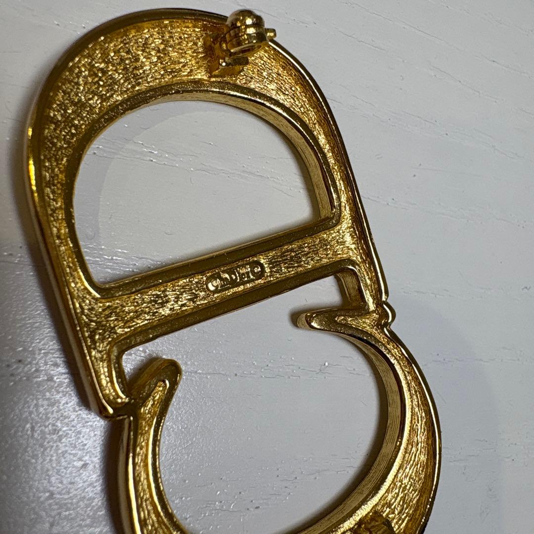 ChristianDior⭐︎CDロゴブローチ⭐︎クリスタル⭐︎美品の通販はau