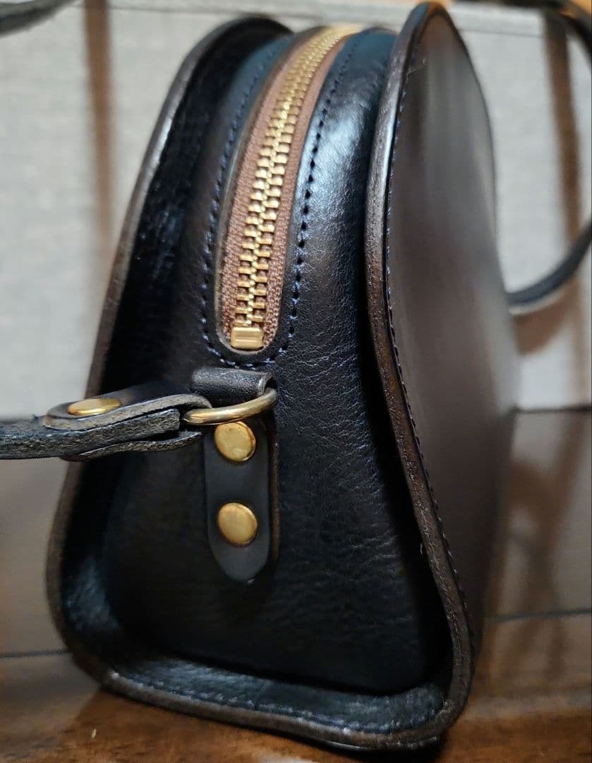 LONA ロナ ネイビー ハーフムーン ショルダーバッグ 本革 牛革 - メルカリ