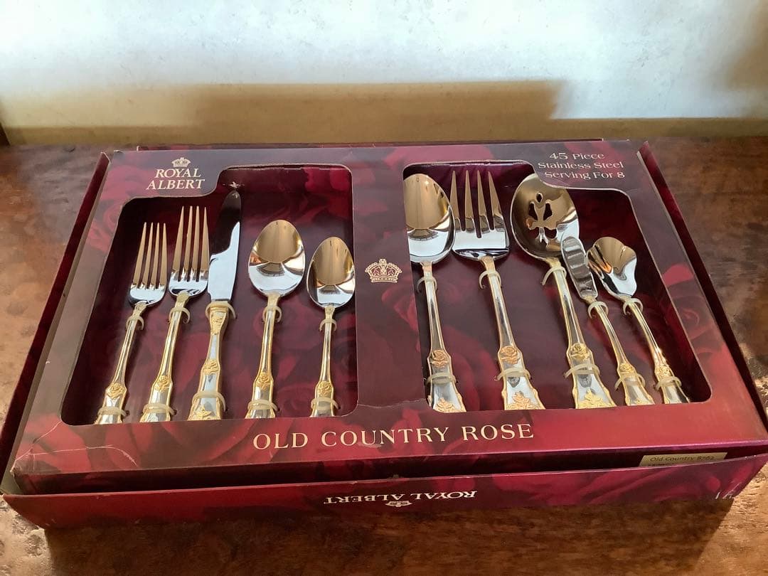   Old Country Roseカトラリー45ピース Amazon.com: Royal Albert Old Country Roses 20-Piece Flatware Set