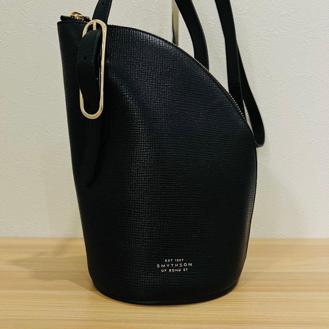 スマイソン ショルダーバッグ 黒 レザー クォータームーン クロス