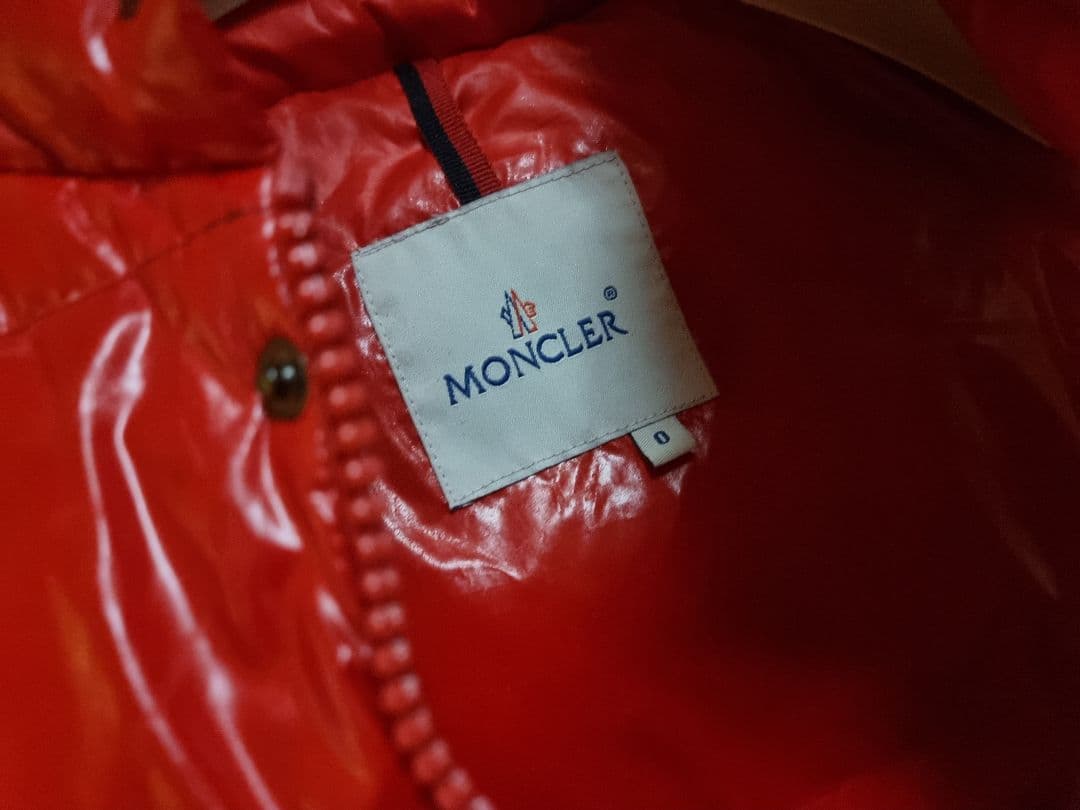 モンクレール ダウンベスト 光沢仕上げ 赤 難あり - メルカリ