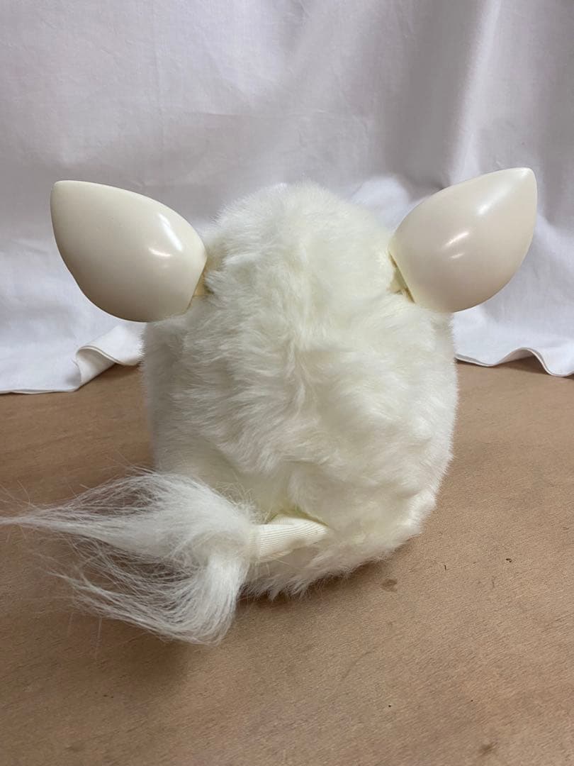 Furby ホワイト 箱付き 動作確認済み - メルカリ