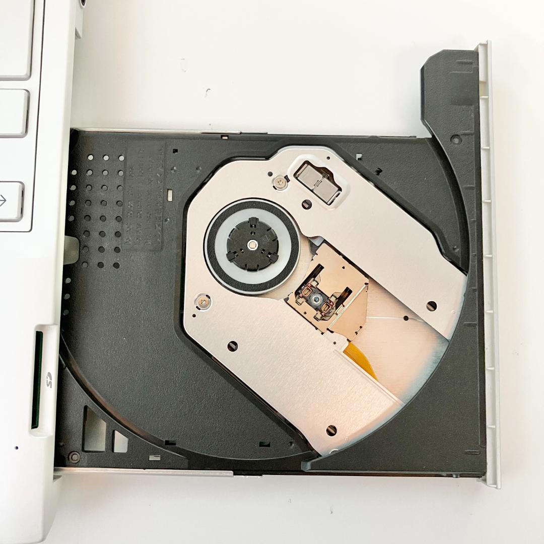 13.3in❣️希少な白✨DVD カメラ付 SSD コンパクト ノートパソコン