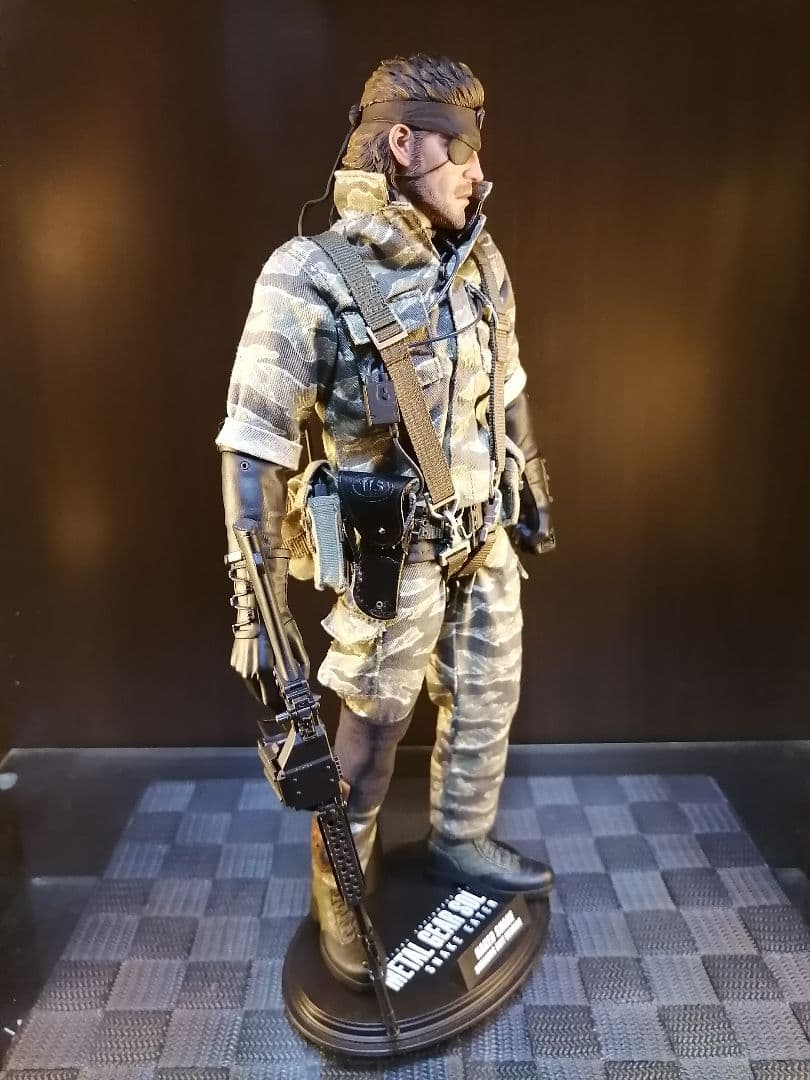 2体セット】ホットトイズ ＆ 迷彩服カスタム ネイキッドスネーク