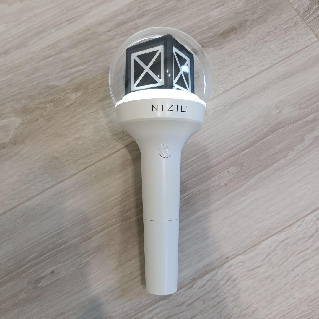 NiziU 公式ペンライト OFFICIAL LIGHT STICK - メルカリ