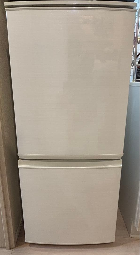 シャープ 冷蔵庫 SJ-D14C-W 137L 2ドア 右・左開き付け替えタイプ SJ-D14C-W 冷蔵庫 ホワイト系 [137L /2ドア /右開き/左開き付け替え