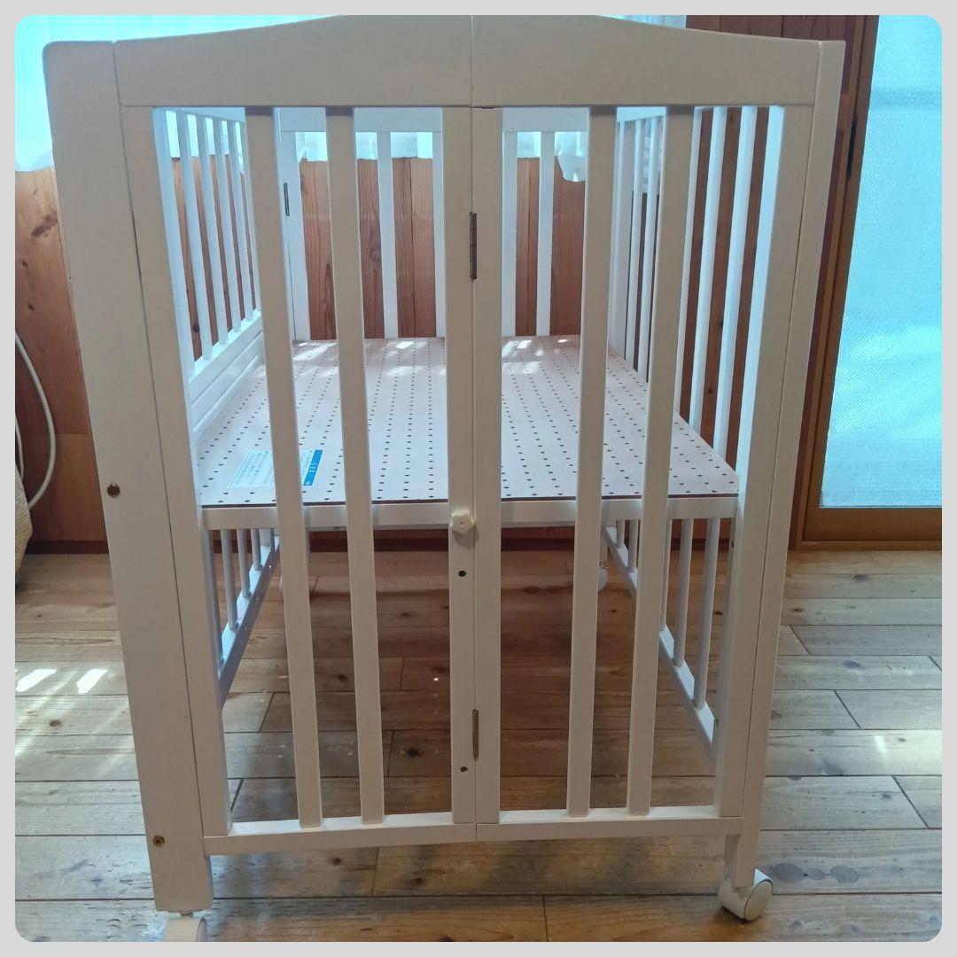 《送料無料》カトージ　ミニベビーベッド 折りたたみ　ホワイト⭐︎ ぴーこ