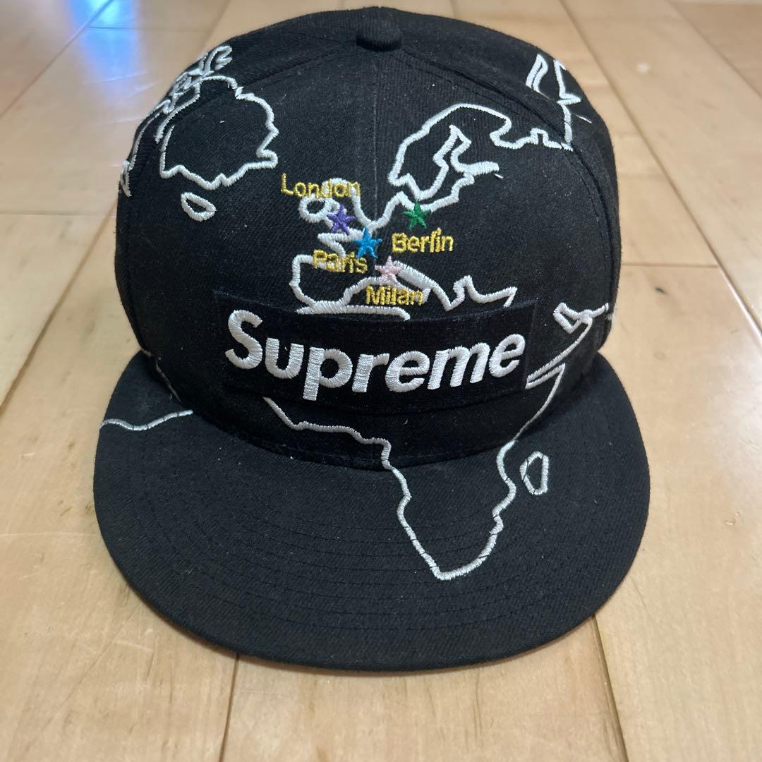 NEWERA Supreme 世界地図刺繍 キャップ 黒 - メルカリ