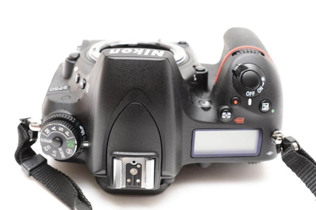 美品 ニコン D750 ダブルレンズ フルサイズ 一眼レフカメラ/SD64GB