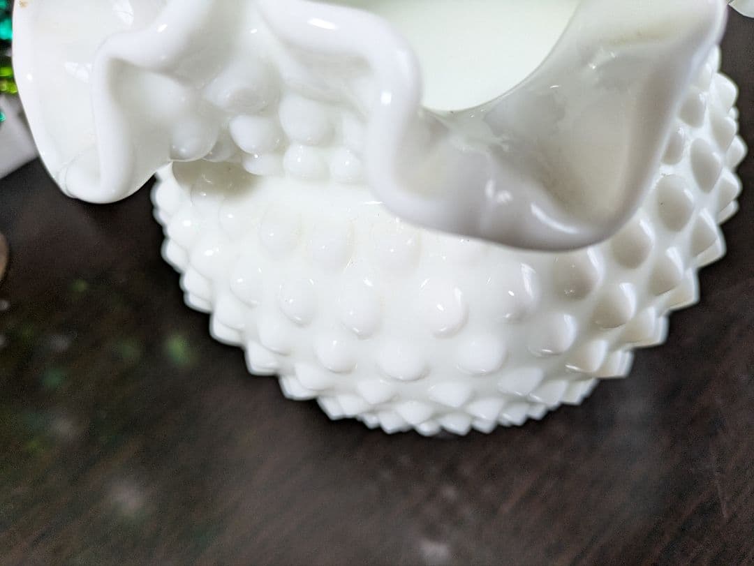 フェントン ホブネイル ホワイトガラス製フリルエッジ花瓶 お値下げ中